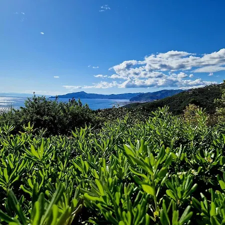 A Refuge In The Infinite Sea * Cavi di Lavagna