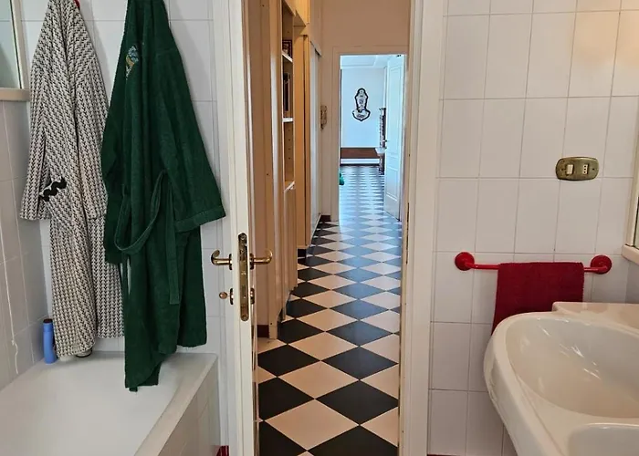 A Refuge In The Infinite Sea * Cavi di Lavagna